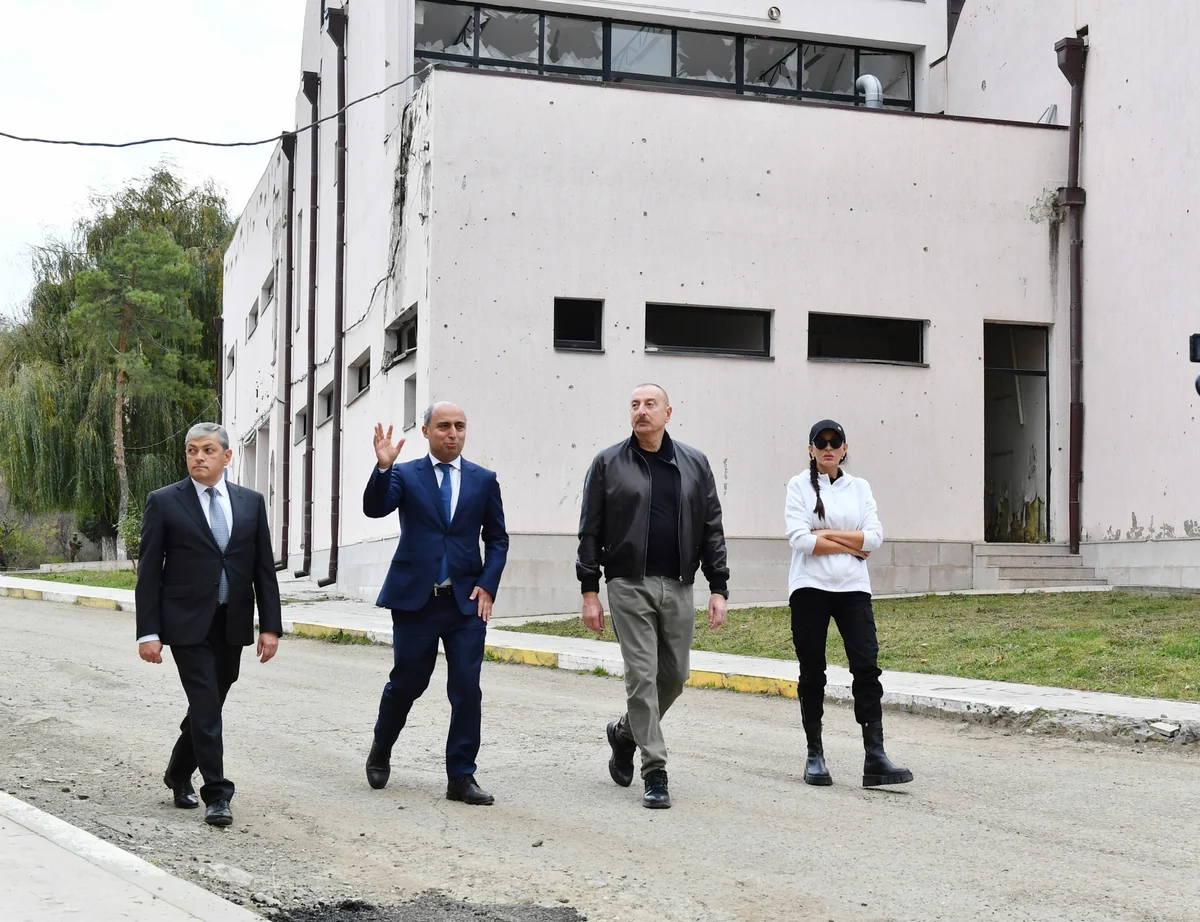 İlham Əliyev və Mehriban Əliyeva Şuşada peşə məktəbinin və kollecin binasına baxış keçiriblər - YENİLƏNİB