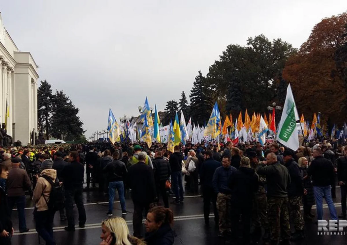 Mixeil Saakaşvili Ukrayna Ali Radasının binası yaxınlığındakı mitinqə gəlib
