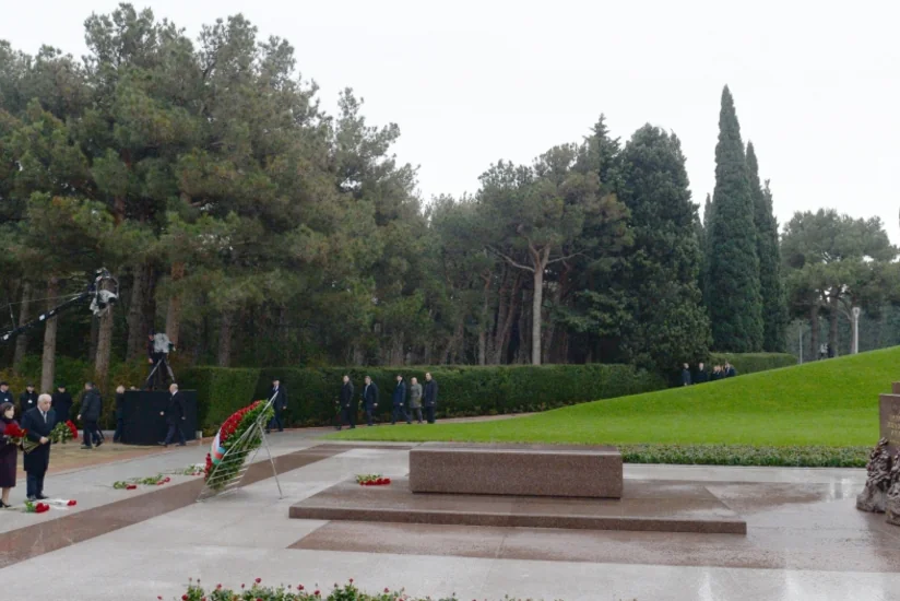 Azerbaijan's state and government officials pay respect to Great Leader Heydar Aliyev