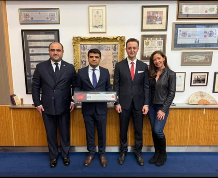 Londonda yaşayan azərbaycanlı yüksək dərəcəli fəxri ada layiq görülüb