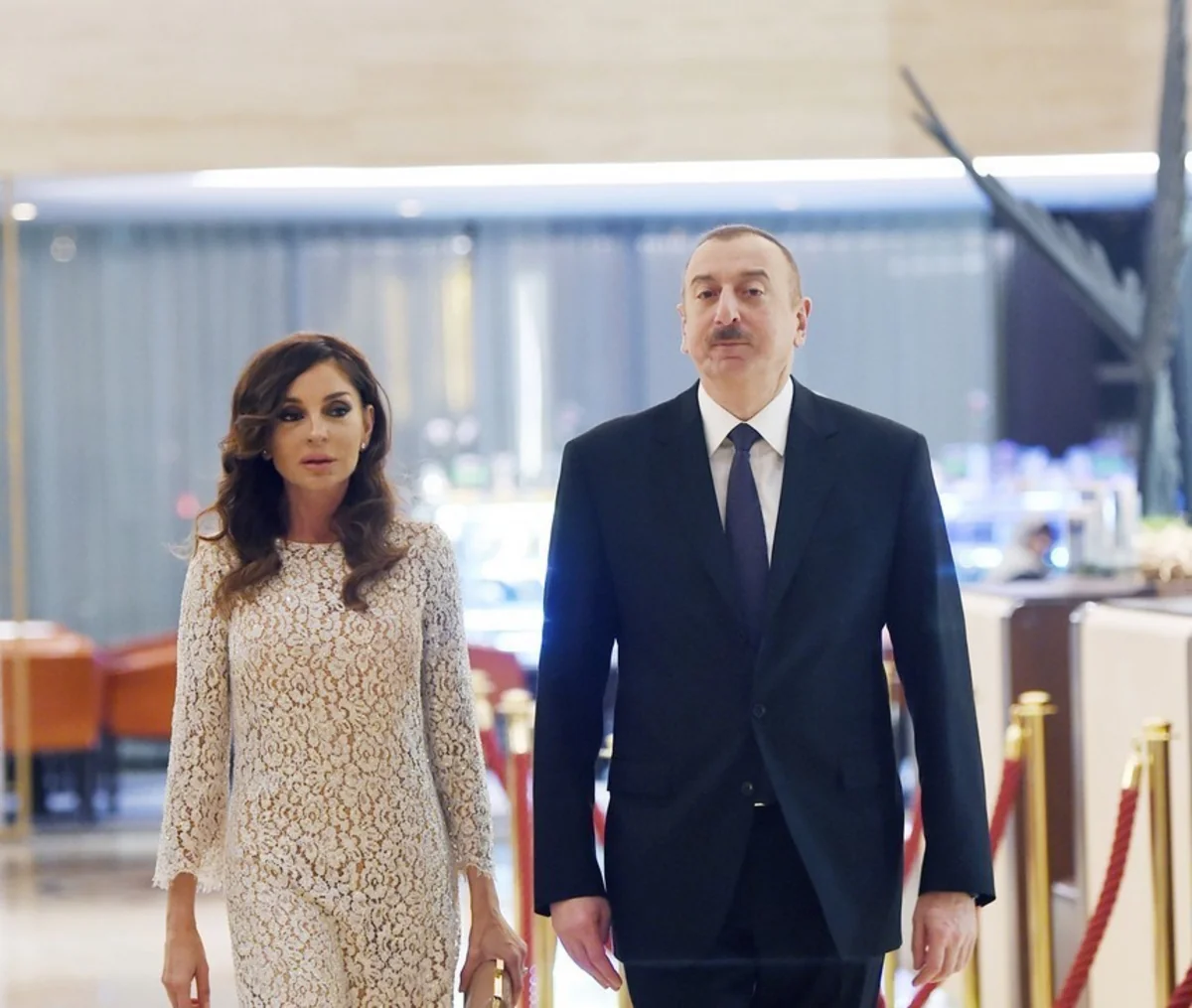 Президент Азербайджана и первая леди поздравили народ с рождением 10-миллионного жителя
