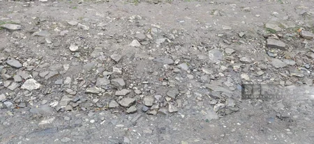 Oğuzda uzun illərdir təmir olunmayan yol yararsız vəziyyətə düşüb