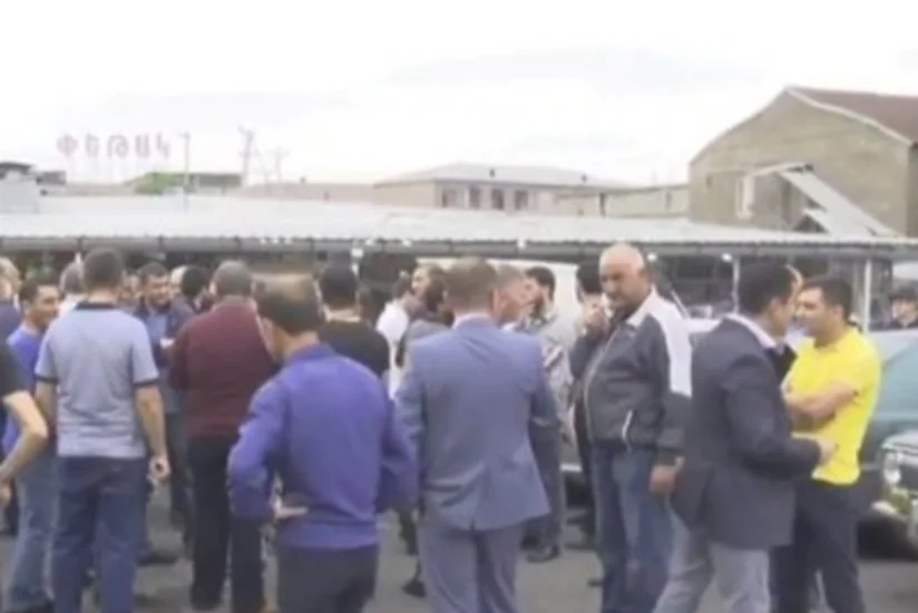 Yerevanda yarmarka işçiləri aclıq elan ediblər