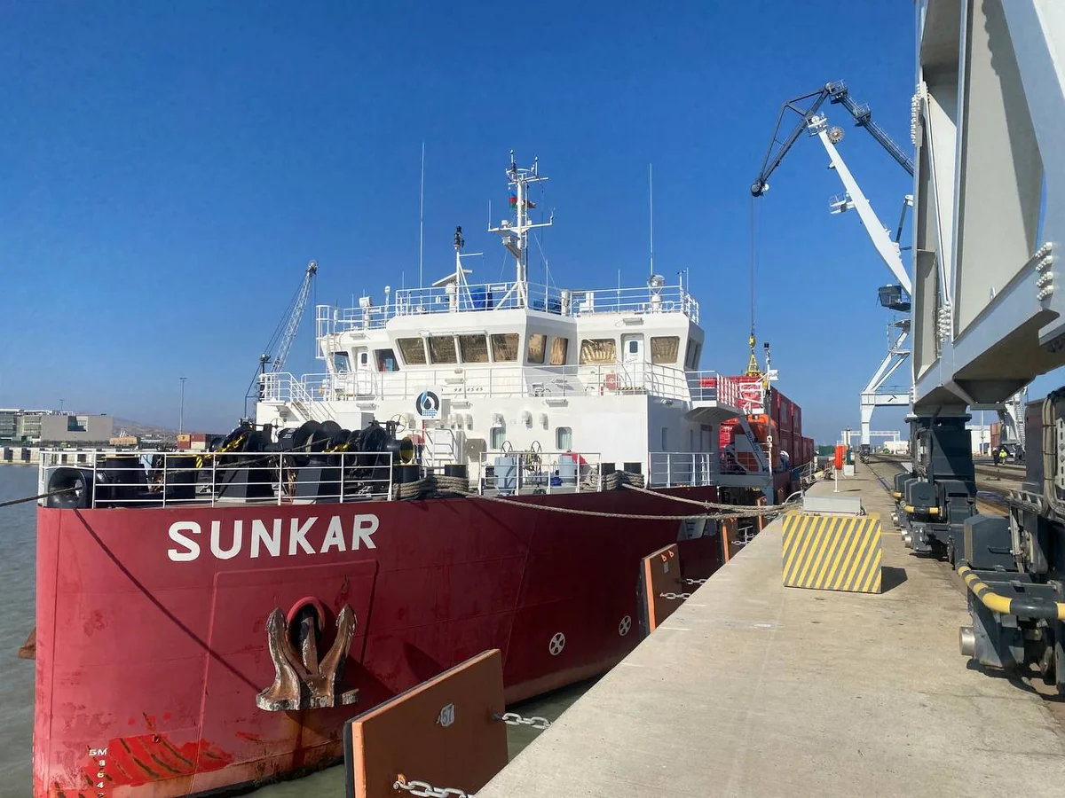 Çindən göndərilən növbəti blok qatar Bakı Limanına çatıb