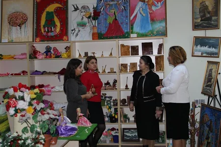 Bilik Fondu sağlamlıq imkanları məhdud gənclərə kitab hədiyyə edib