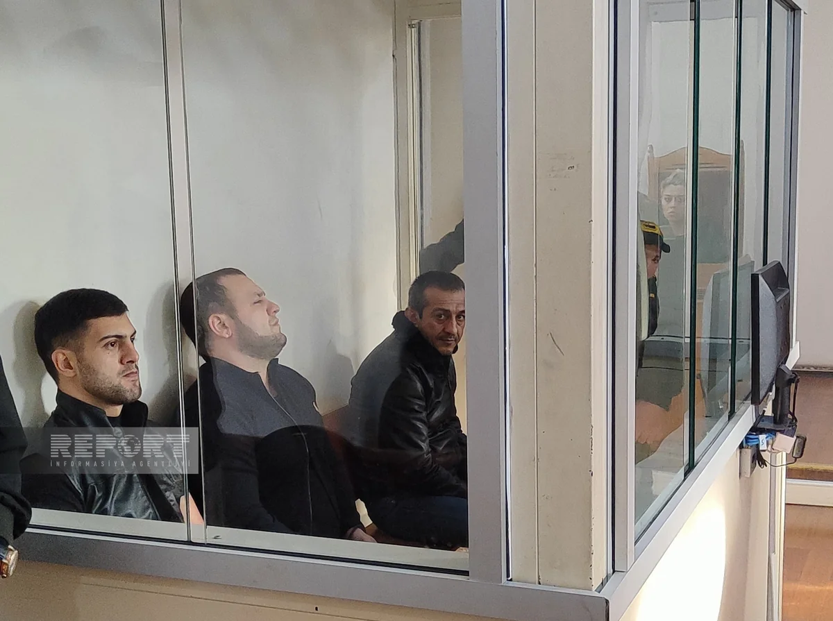 Kriminal avtoritetin məhkəməsində təqsirləndirilən şəxs zərərçəkmişdən üzr istəyib