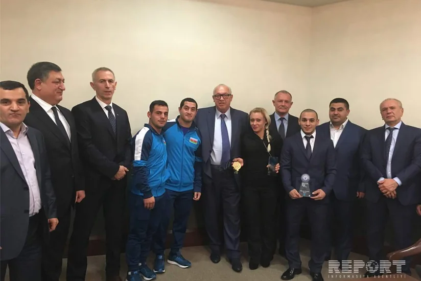 Cahangir Əsgərov dünya çempionatında yüksək nəticələr göstərmiş Azərbaycan ağırlıqqaldıranlarını mükafatlandırıb