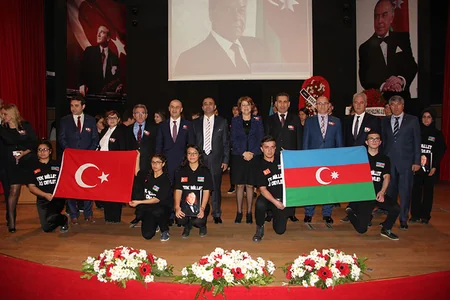 Heydər Əliyevin anım günü İzmirdəki Texniki-Sənaye Peşə Liseyində qeyd olunub