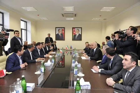 Hacıqabulda avtobus və yük avtomobilləri istehsalı zavodunun təməli qoyulub