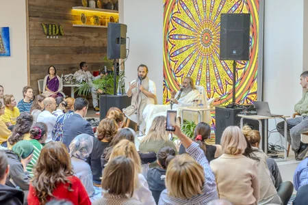 Nine Senses hosts meditation practice from famous Indian guru