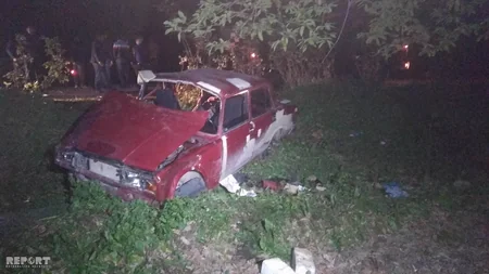 Masallıda maşın yoldan çıxaraq dərəyə düşüb, 4 nəfər yaralanıb - FOTO