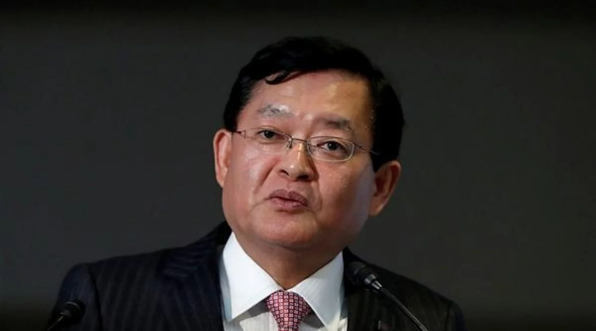 Toshiba chief executive steps down