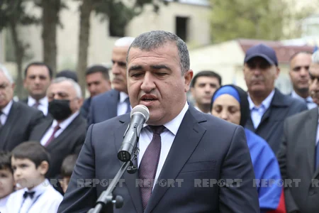 Ailəsi ilə danışdıqdan 40 dəqiqə sonra şəhid olan hərbçinin xatirə lövhəsi açılıb