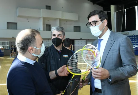 Fərid Qayıbov qılıncoynadan və badmintonçularla görüşüb