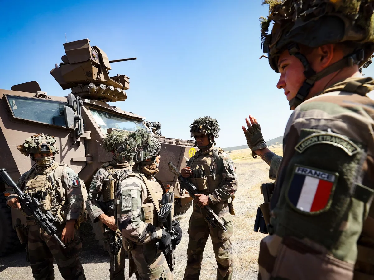 Fransa Seneqaldan qoşunlarını çıxarmağa başlayıb