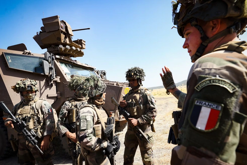 Fransa Seneqaldan qoşunlarını çıxarmağa başlayıb