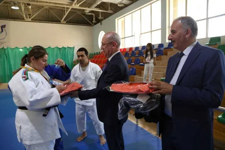 İlqar Rəhimov: Yerli azarkeşlər qarşısında gücünüzü nümayiş etdirməlisiniz”