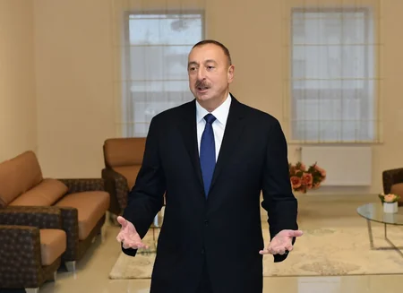 Azərbaycan Prezidenti Zərdab Rayon Mərkəzi Xəstəxanasında yaradılan şəraitlə tanış olub