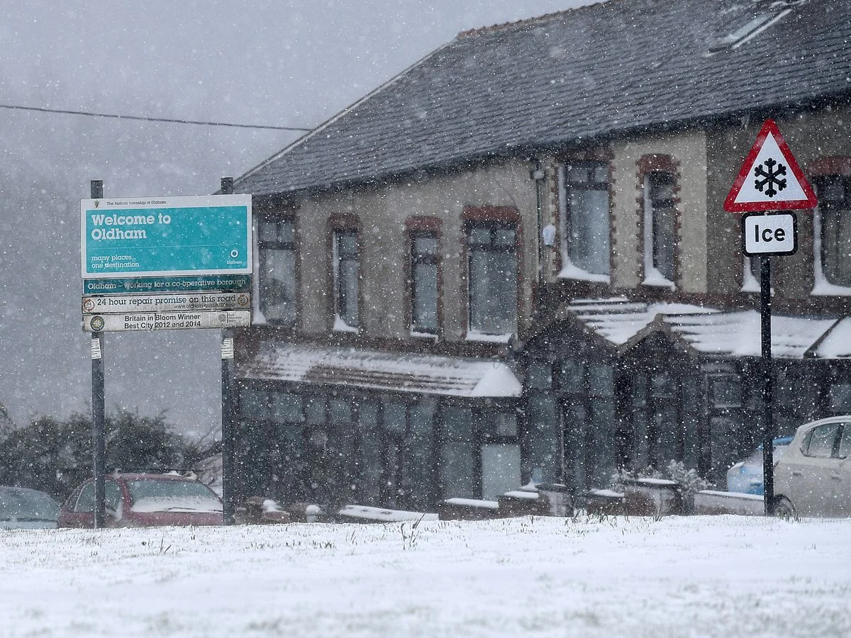 Snow and high winds leave drivers in UK stuck on motorways