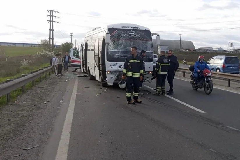 Türkiyədə hərbçiləri daşıyan avtobus qəzaya uğrayıb, 16 nəfər yaralanıb