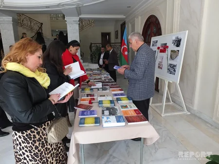 Azərbaycanın Gürcüstandakı səfirliyində soyqırımı qurbanları yad edilib, kitab sərgisi keçirilib