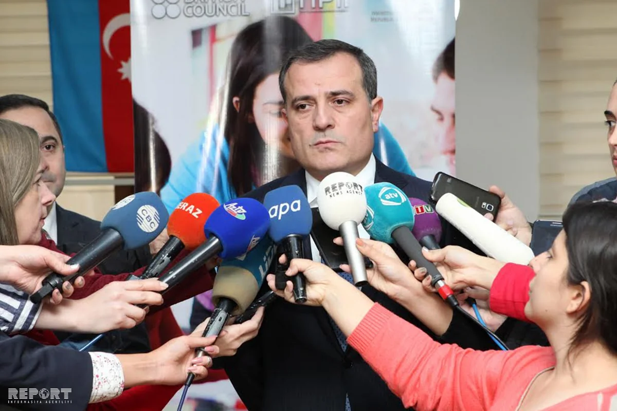 Замминистра прокомментировал переполненность классов в бакинских школах