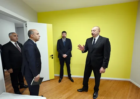 Prezident Xankəndidə Qarabağ Universitetinin tələbə yataqxanasının təmirdən sonra açılışında iştirak edib - YENİLƏNİB