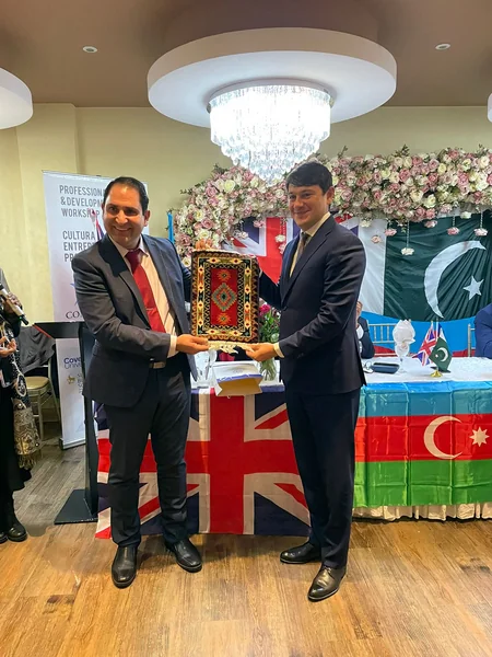 Londonda Pakistan icması ilə görüş keçirilib