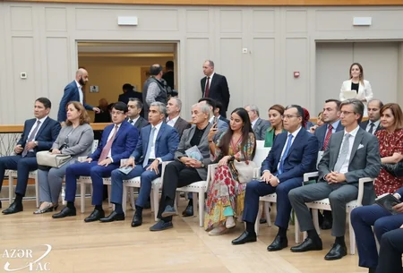Heydər Əliyev Fondunun vitse-prezidenti “Nəsimi” antreprizasının təqdimatında iştirak edib