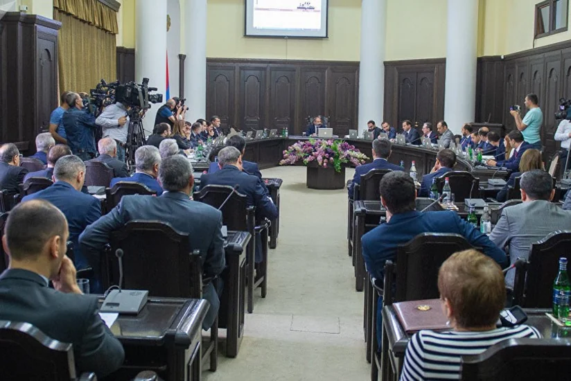 Ermənistanda jurnalistlər hökumətin iclaslarına buraxılmayacaq