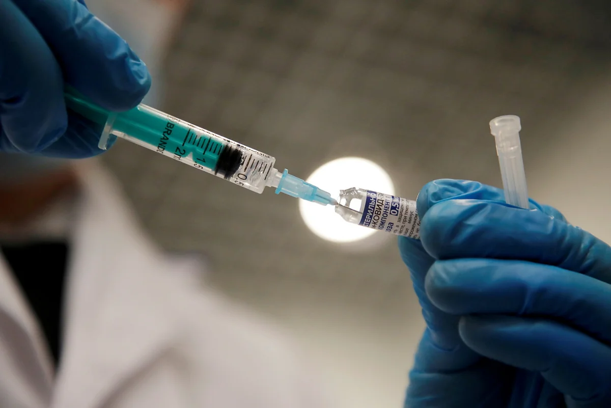 WHO urges countries to share vaccines actively