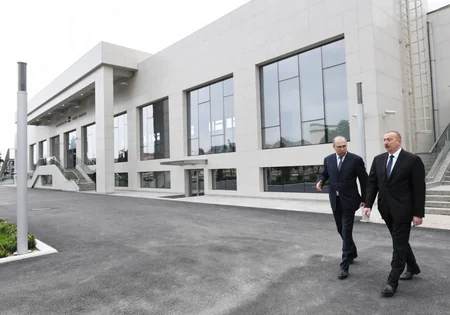 Prezident İlham Əliyev metronun əsaslı şəkildə yenidən qurulan “Bakmil” stansiyasında yaradılan şəraitlə tanış olub - YENİLƏNİB