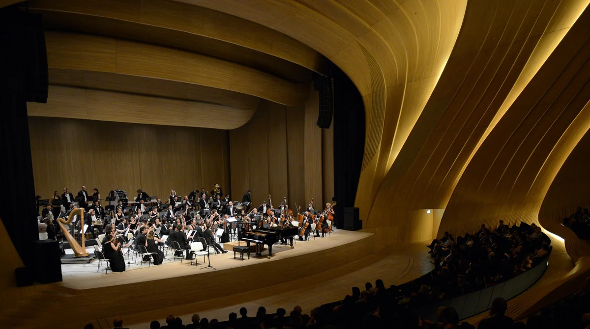Tekfen Filarmoniya Orkestri Bakıda “100 il” adlı konsert proqramı ilə çıxış edib