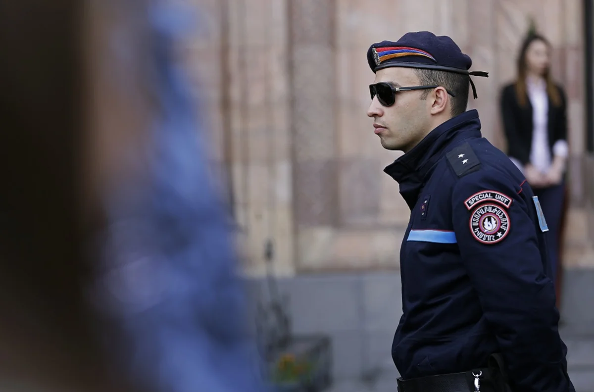 В Армении по меньшей мере 10 человек задержаны в ходе обысков в офисах АРФД