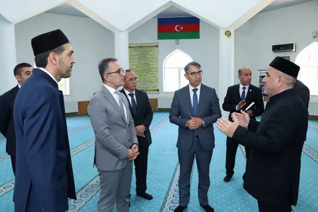 Dövlət Komitəsinin sədri Ağsu şəhərində məscidlərin fəaliyyəti ilə tanış olub
