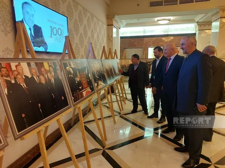 Gürcüstanda Heydər Əliyevin 100 illik yubileyinə həsr olunmuş fotosərgi açılıb