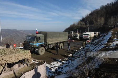 По дороге Ханкенди-Лачын беспрепятственно проехали 54 автомобиля российских миротворцев