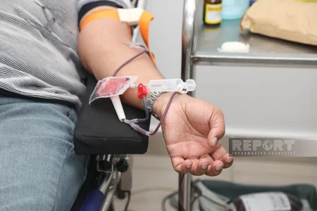 Allahşükür Paşazadə qan verib