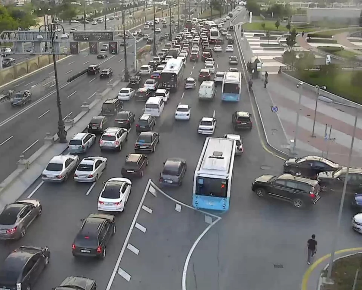 BNA: Müntəzəm və ekspress xətlər üzrə avtobusların hərəkətində gecikmələr var