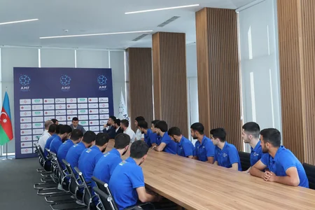 AMF-in prezidenti dünya çempionatında iştirak edəcək U-23 millisinin üzvləri ilə görüşüb