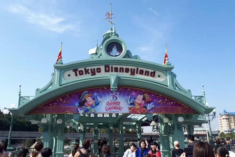 Disneyland и Disneysea в Японии закрылись из-за угрозы коронавируса