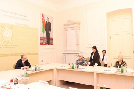Kamran Əliyev şəhid olan prokurorluq əməkdaşlarının ailə üzvləri ilə görüşüb