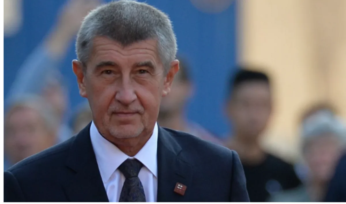Чешский премьер первым в стране привился от коронавируса