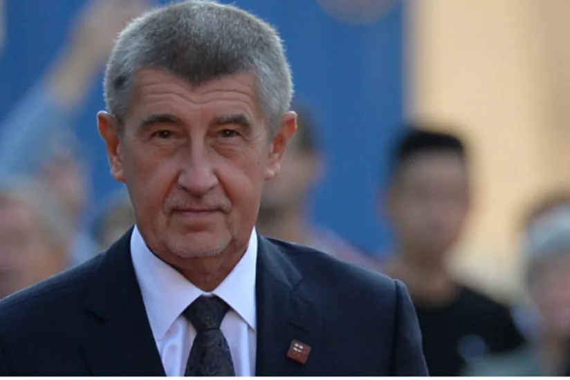 Чешский премьер первым в стране привился от коронавируса