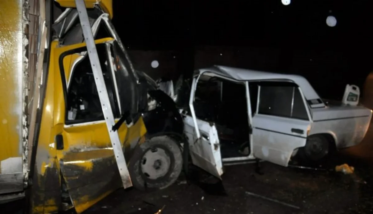 Cəlilabadda minik və yük avtomobilləri toqquşub