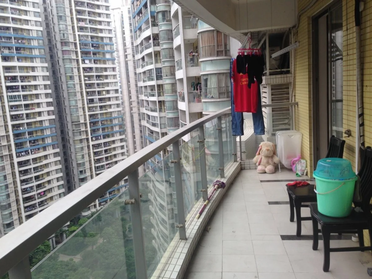 Miracle in China: Toddler survives 18th-floor fall