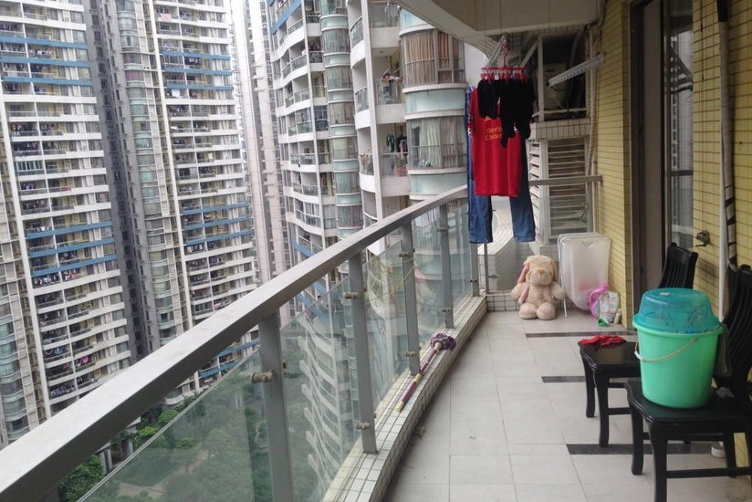 Miracle in China: Toddler survives 18th-floor fall