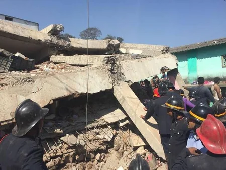 Residential building collapse in India leads to death and injury - VIDEO