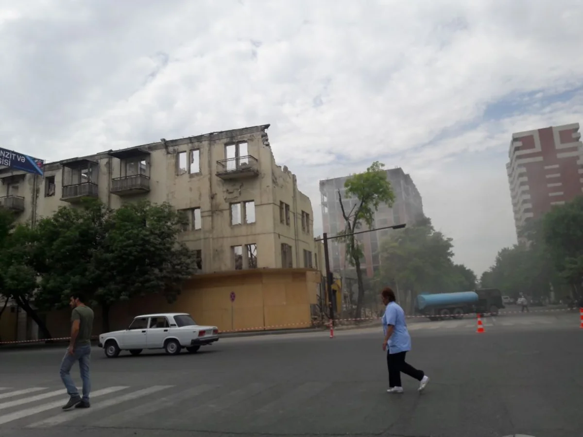 Nazirlik təhlükəsizlik və sanitar normaları pozan tikinti şirkəti barədə akt və protokol tərtib edib