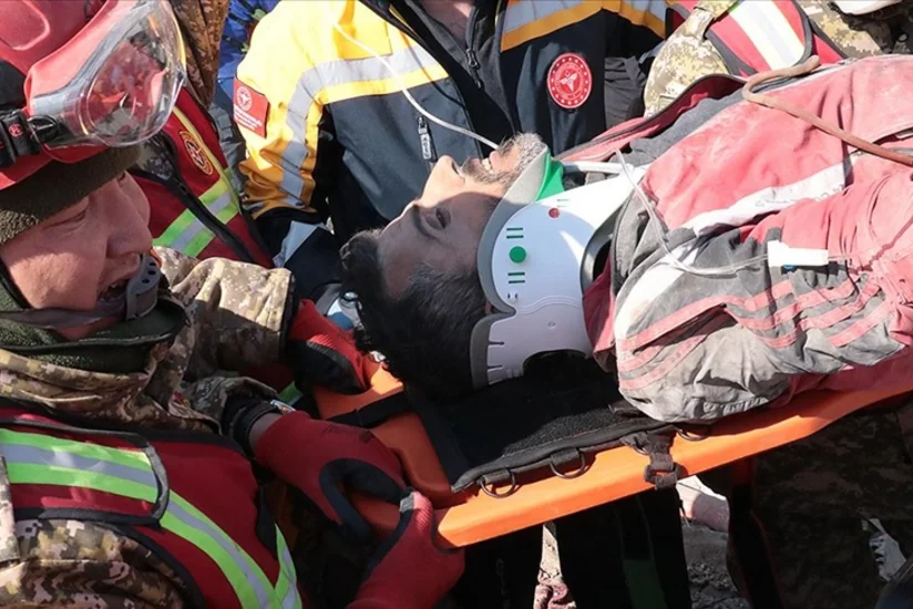 Спасенный в Хатае спустя 296 часов после землетрясения 12-летний ребенок скончался